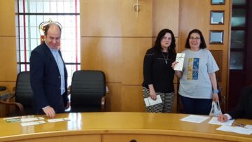 De izda a derecha el Pdte de la Unión David Argüelles_la alcaldesa_una premiada_Mabel Adelaida Jiménez Ruscitti