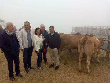 2016_07_27 consejera de Desarrollo Rural en visita al monte de La Bobia