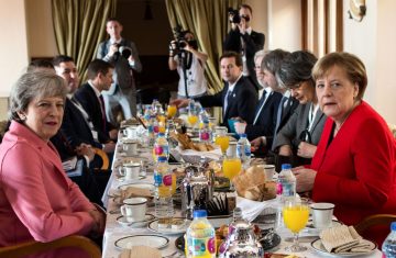 REUNIONMERKELMAY Candás 365