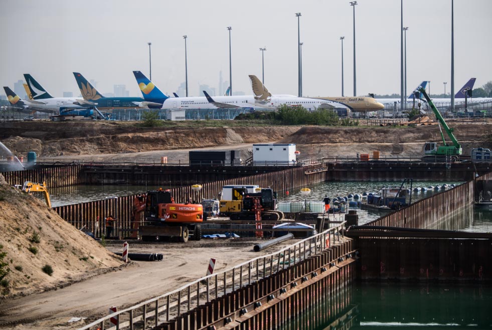 Colocan La Primera Piedra De La Tercera Terminal Del Aeropuerto De colocan-la-primera-piedra-de-la-tercera-terminal-del-aeropuerto-de