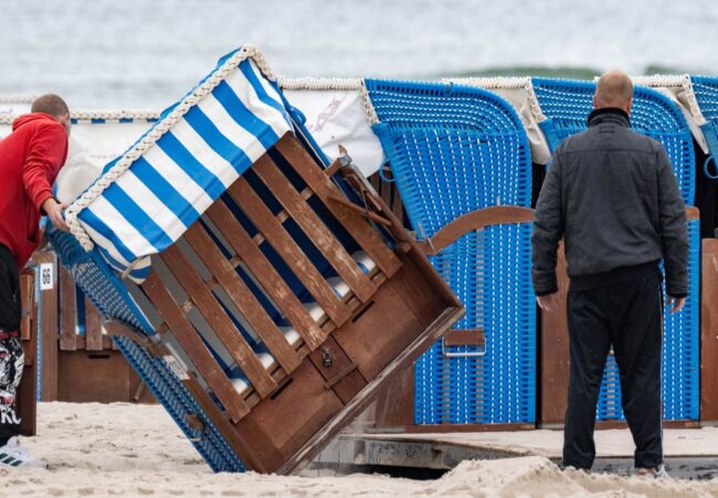 Streit um Strandkörbe wegen späten Strandwetters