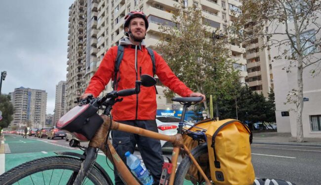 Viaja en bicicleta a la cumbre climática en Azerbaiyán