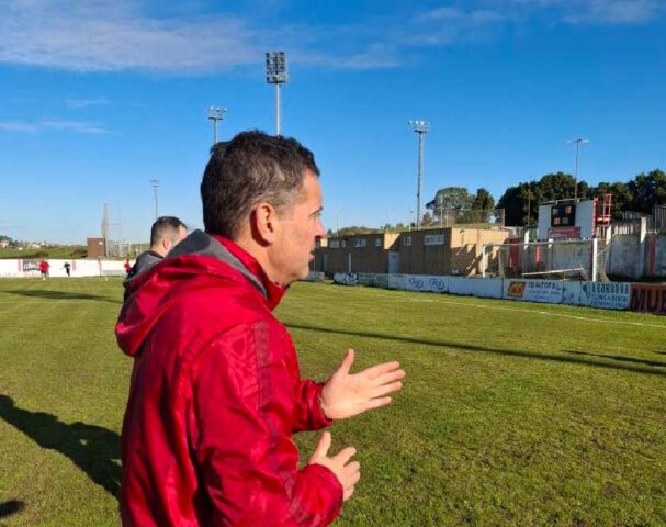 Castaño no seguirá en el Candás CF