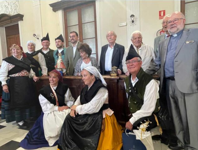 Barbón respalda en Centro Asturiano de Tarragona