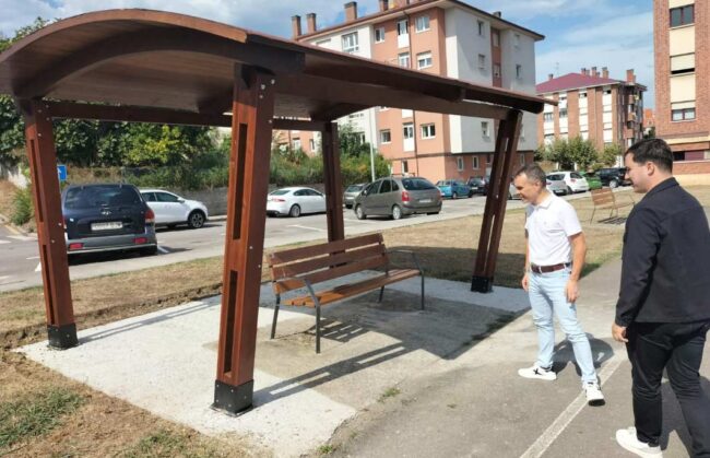 Corvera instala nuevas marquesinas