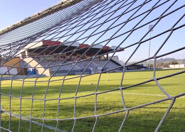 El Candás CF visita al Triple A