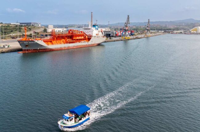 El Espacio Portus revive la navegación en la ría de Avilés