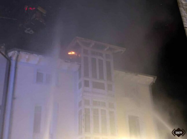 Calcinada una casa en Muros de Nalón