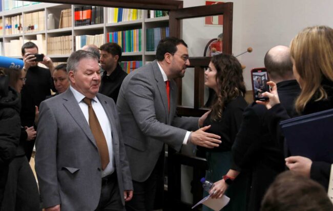 Barbón defiende impulsar el asturiano y el eonaviego