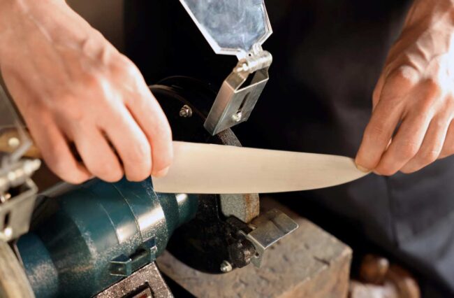 El último afilador que recorre las calles a silbido