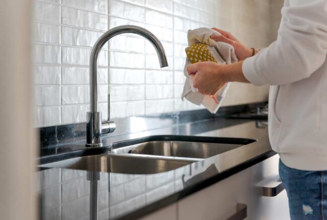 Errores comunes al limpiar la cocina cada día