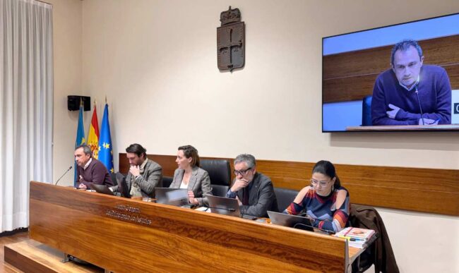 Zapico defiende la función social de las viviendas de Vipasa