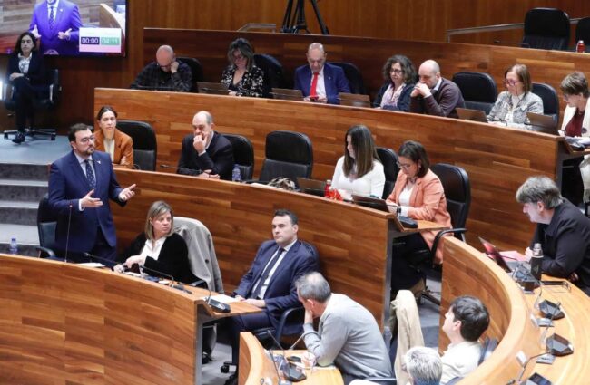 Barbón reitera su compromiso con la verdad sobre Zarréu