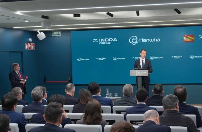 Indra busca presidente tras la dimisión de Ángel Escribano