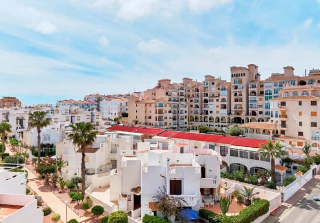 La compraventa de vivienda por extranjeros cae en España