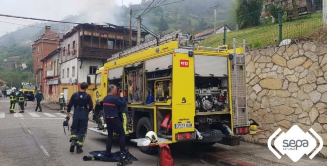 Localizado un cuerpo sin vida en un incendio en Aller