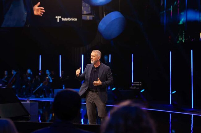 Murtra defiende el plan para impulsar a Telefónica