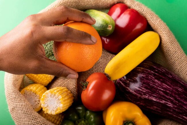 Poner frutas en la entrada del súper impulsa su consumo