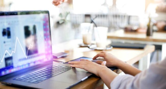 Trabajar frente al ordenador: el entorno que no cuidas