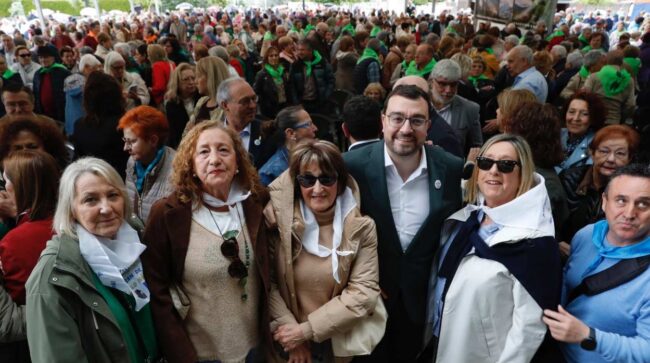 Barbón defiende las pensiones en el acto anual de FAMPA