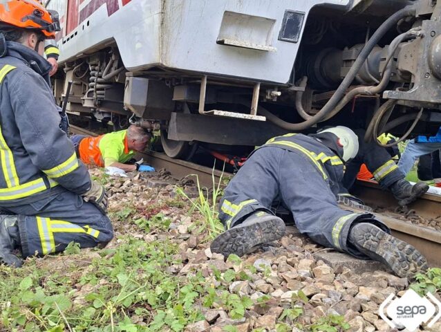 Herido grave al ser arrollado por un tren en Siero