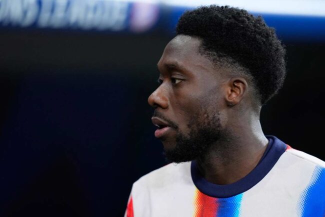 Alphonso Davies se pierde el debut de Canadá en el Mundial