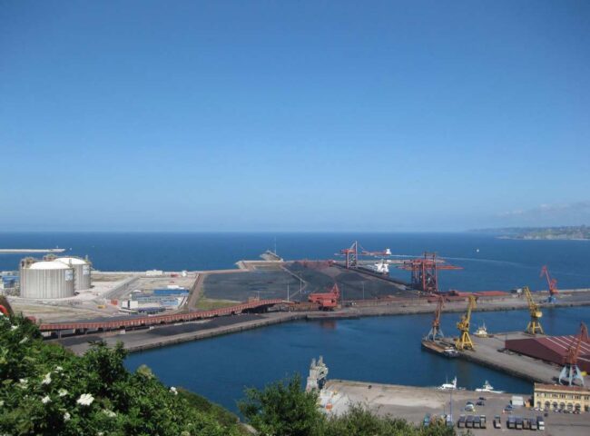 Aprobado el nuevo acuerdo laboral del Puerto de Gijón