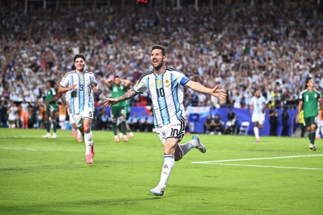 Argentina vence 3-0 a Argelia con un Messi histórico