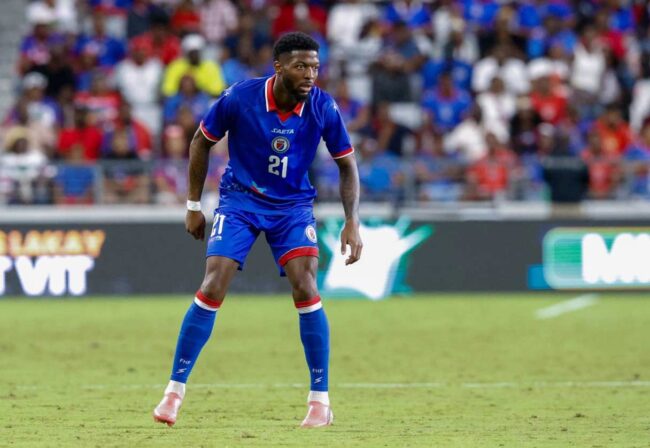 Haití cambia su camiseta tras el veto de la FIFA