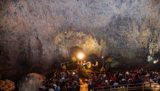 Los actos vandálicos mantienen cerrada la Cuevona de Ardines Candás 365 Los actos vandálicos mantienen cerrada la Cuevona de Ardines