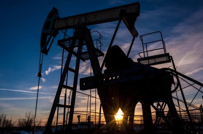 El Brent sube hasta los 84 dólares por barril