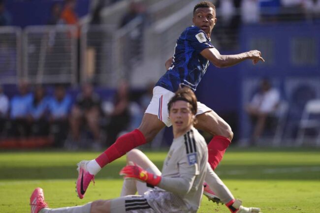 Francia arrolla a Suecia y avanza a octavos del Mundial