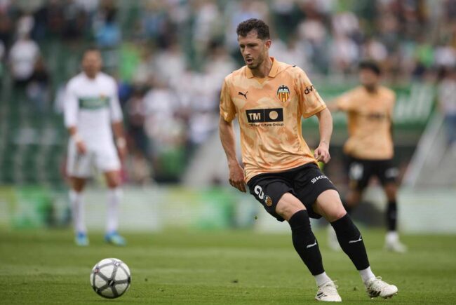 Guido Rodríguez firma con el Valencia hasta 2028