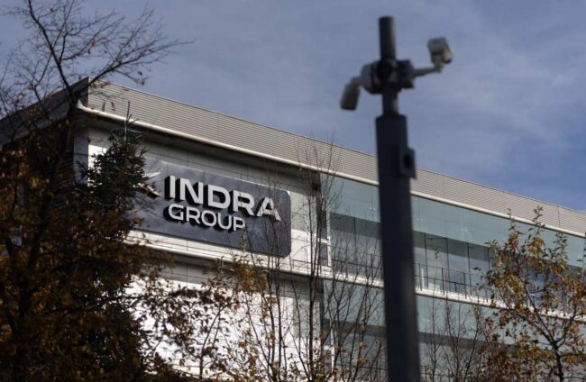 Indra analiza su estrategia industrial en plena expansión