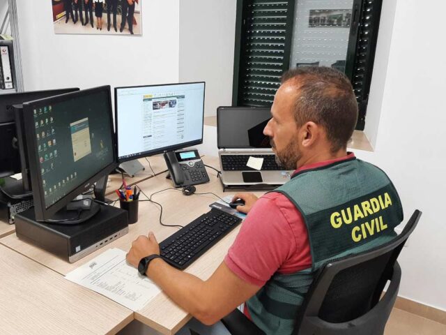 La Guardia Civil desmantela la estafa del like