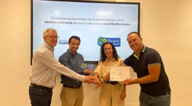 Torrevieja recibe el Sello de Turismo Familiar