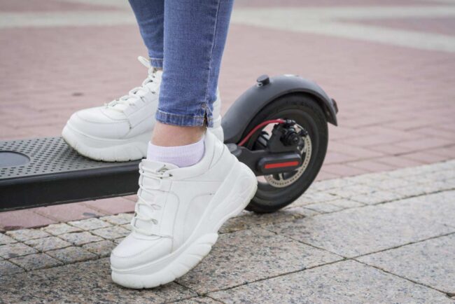 Los patinetes eléctricos vuelven a los trenes